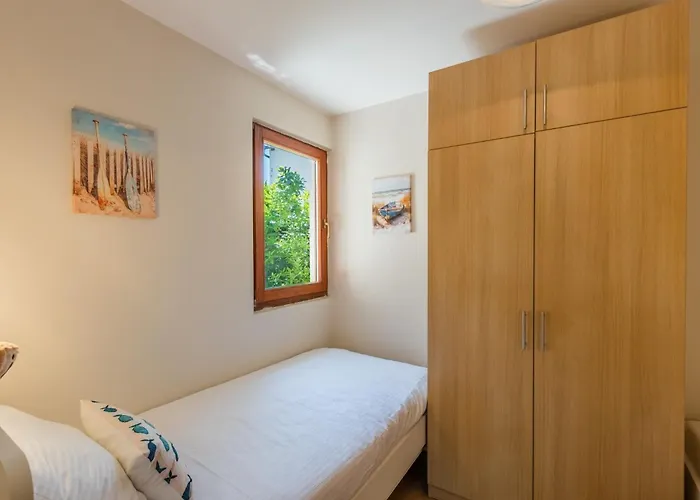 Apartment Tiny House Ina