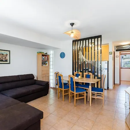 Apartment Tiny House Ina